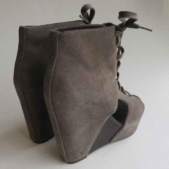 Lucky Brand Nellie WEDGE SUEDE BOOTIE Platform Lace Up PEEP TOE Sz 8.5 M GREY - Picture 3 of 9